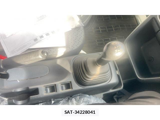 Suzuki CARRY TRUCK 2015-06 7357105-16