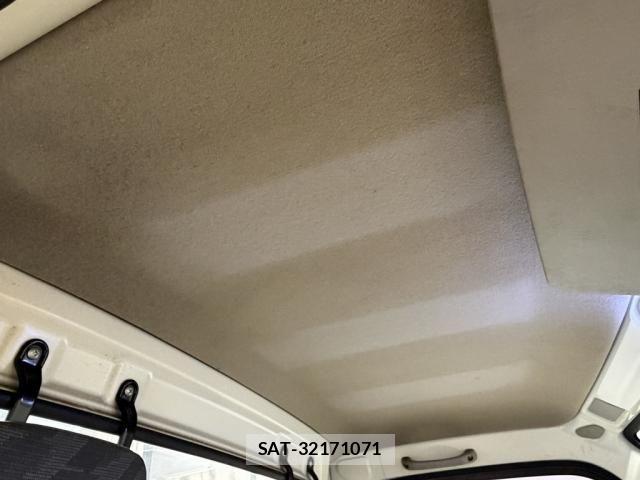 Suzuki CARRY TRUCK 2011-01 7615412-14