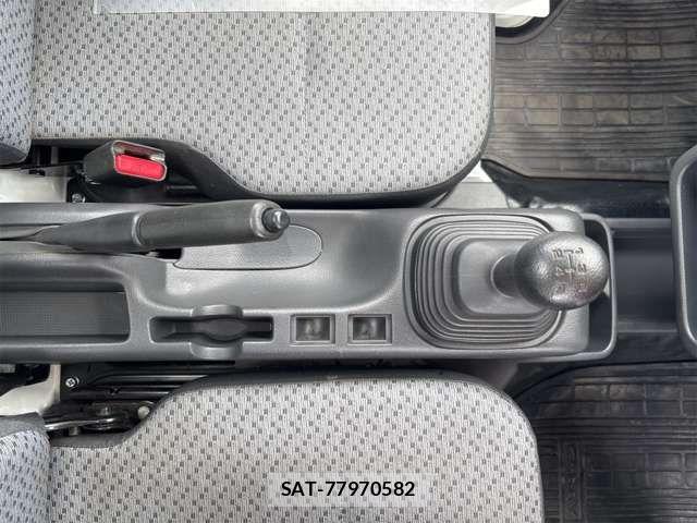 Suzuki CARRY TRUCK 2022-05 7721764-4