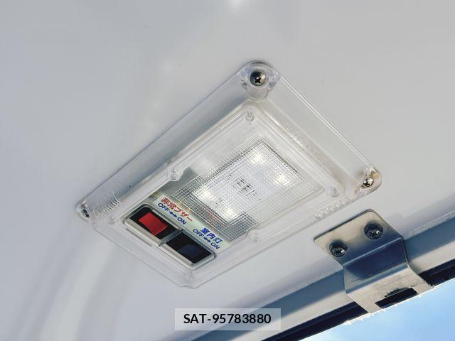 Suzuki CARRY TRUCK 2022-04 8129317-18