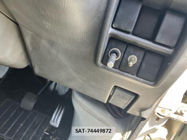 Suzuki CARRY TRUCK 1999-02 8365077-6