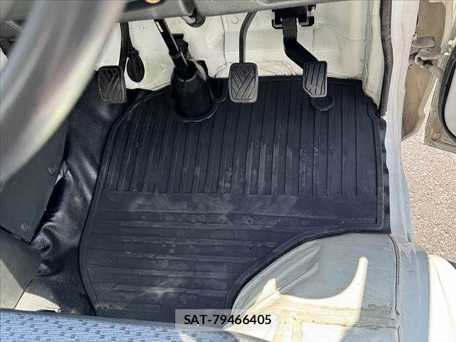 Suzuki CARRY TRUCK 2015-11 8561375-23