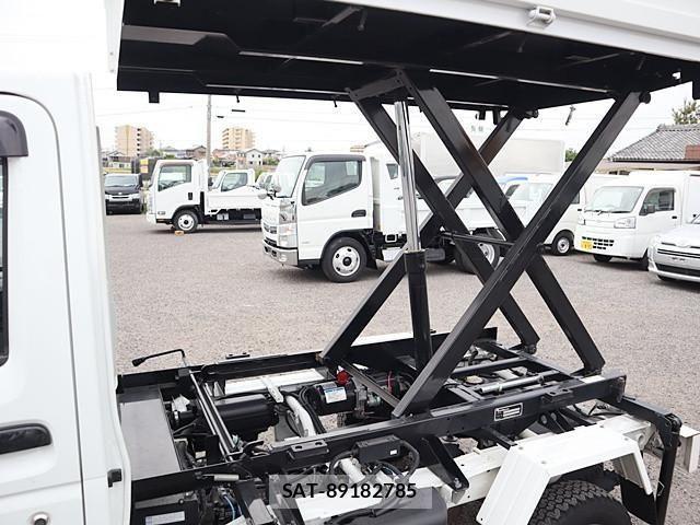 Suzuki CARRY TRUCK 2018-06 1227438-17