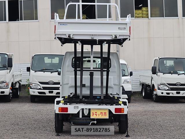 Suzuki CARRY TRUCK 2018-06 1227438-18