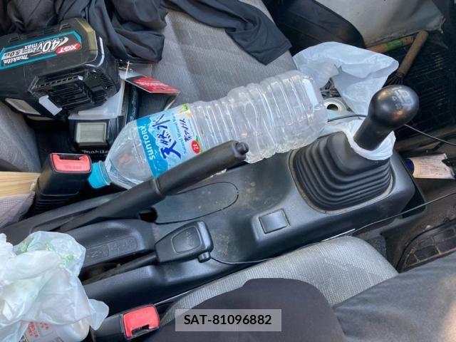 Suzuki CARRY TRUCK 2002-05 7020165-12