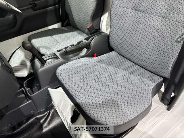 Suzuki CARRY TRUCK 2026-05 7215907-16