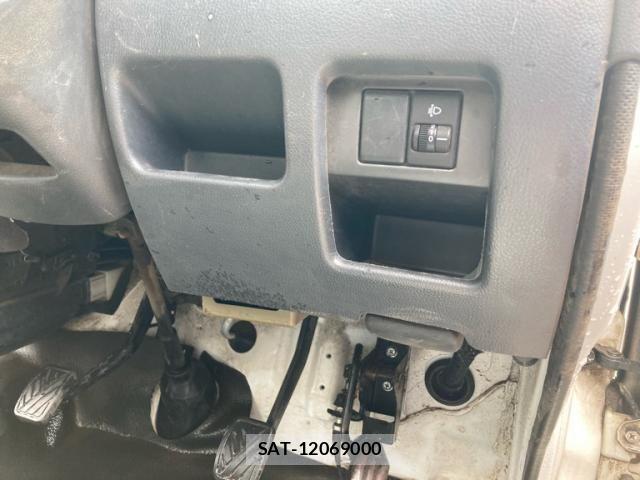 Suzuki CARRY TRUCK 2013-05 7326108-11