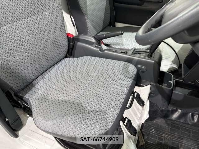 Suzuki CARRY TRUCK 2018-06 8073199-14