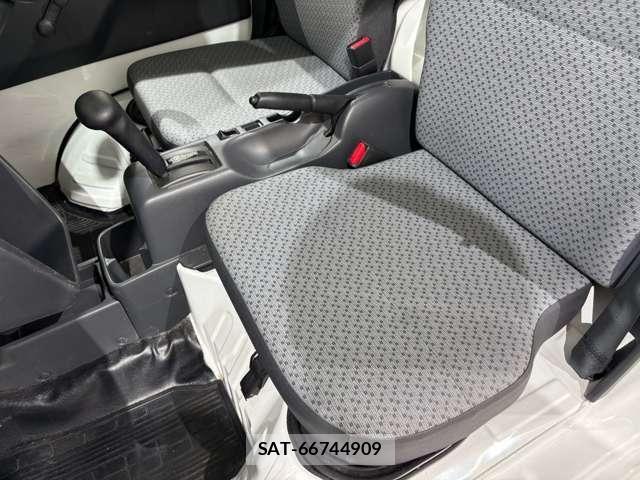 Suzuki CARRY TRUCK 2018-06 8073199-16