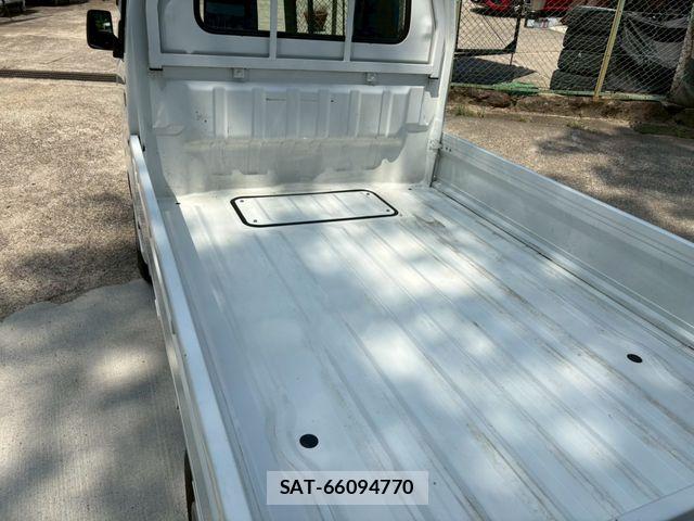 Suzuki CARRY TRUCK 2018-01 8206766-5