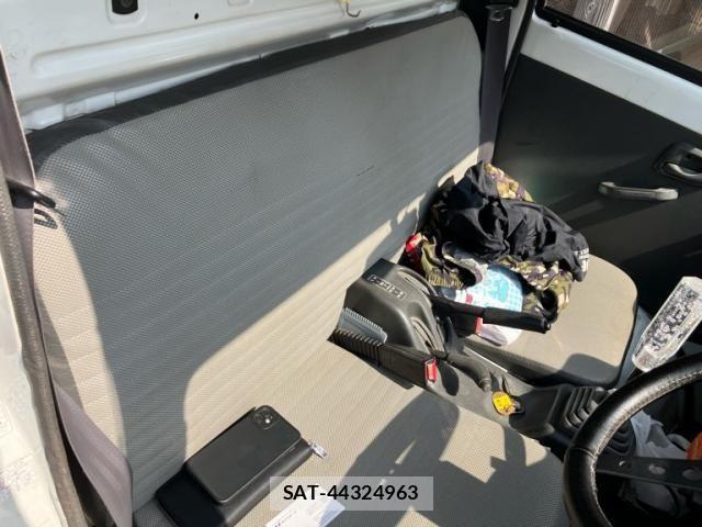 Suzuki CARRY TRUCK 1995-01 8229231-7
