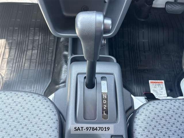 Suzuki CARRY TRUCK 2025-06 8365080-4