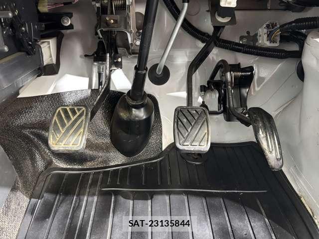 Suzuki CARRY TRUCK 2013-02 8795466-23