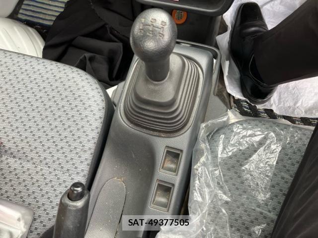 Suzuki CARRY TRUCK 2015-04 8828187-12