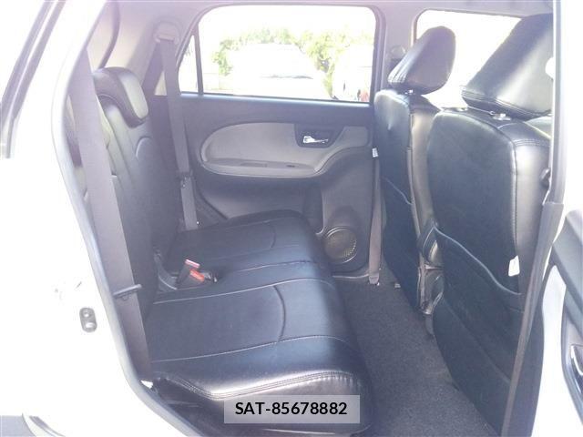Daihatsu CAST 2015-10 7215910-18