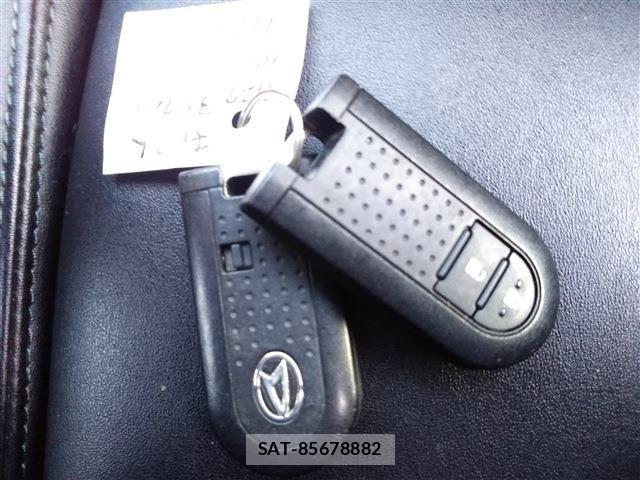 Daihatsu CAST 2015-10 7215910-8