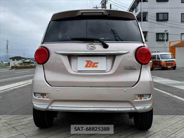 Daihatsu CAST 2016-01 7215950-13