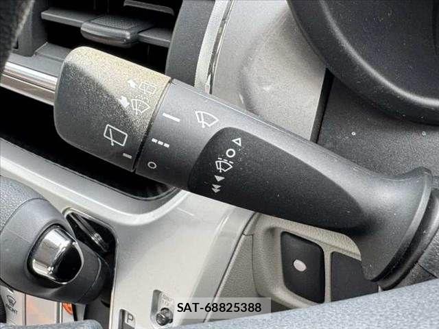 Daihatsu CAST 2016-01 7215950-23