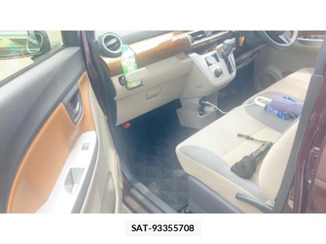 Daihatsu CAST 2015-12 8437983-9