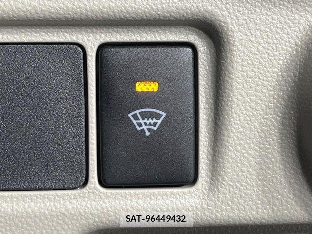 Daihatsu CAST 2018-05 7215972-4