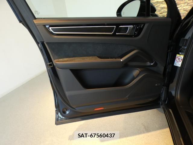 Porsche CAYENNE 2021-08 4924064-34