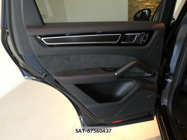 Porsche CAYENNE 2021-08 4924064-35