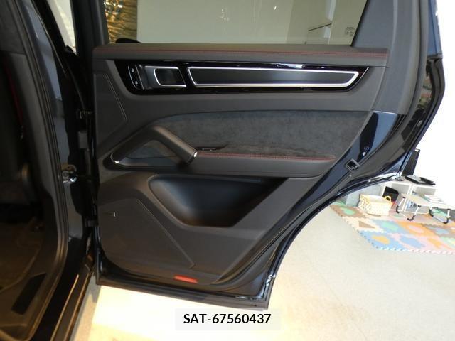 Porsche CAYENNE 2021-08 4924064-37