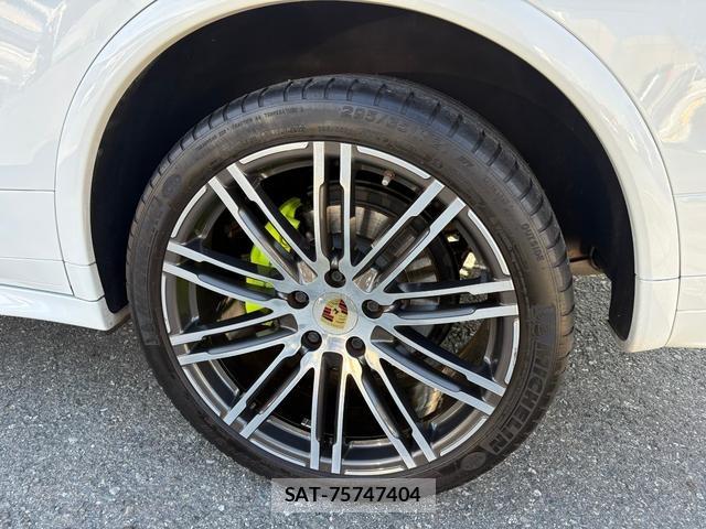 Porsche CAYENNE 2017-06 8352311-16