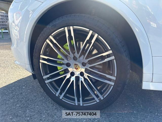 Porsche CAYENNE 2017-06 8352311-17
