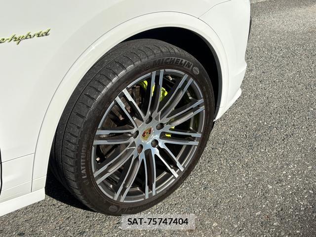 Porsche CAYENNE 2017-06 8352311-18