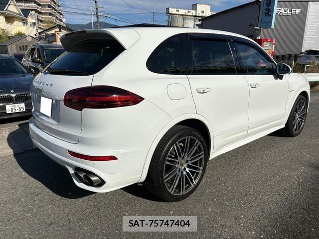 Porsche CAYENNE 2017-06 8352311-2