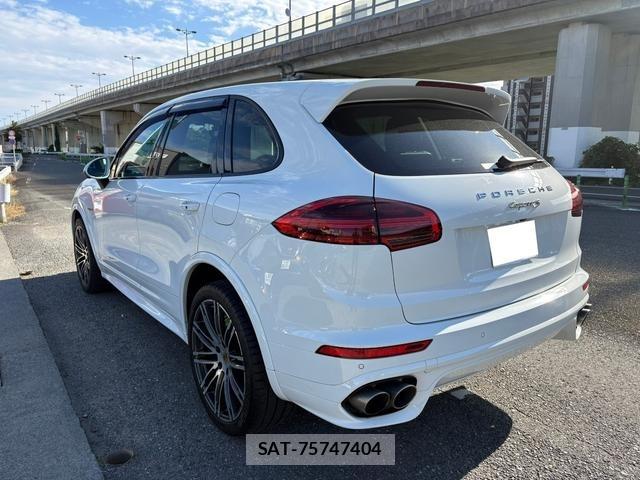 Porsche CAYENNE 2017-06 8352311-4