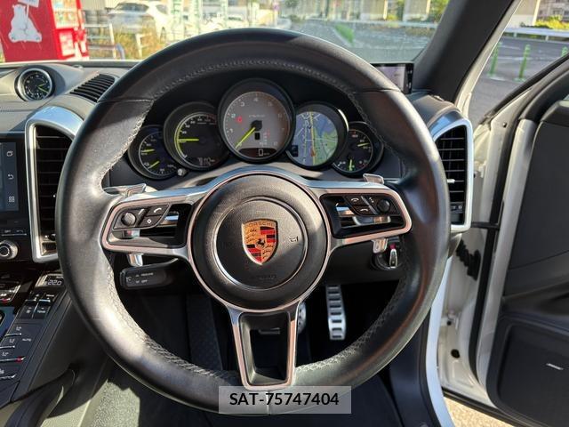 Porsche CAYENNE 2017-06 8352311-27