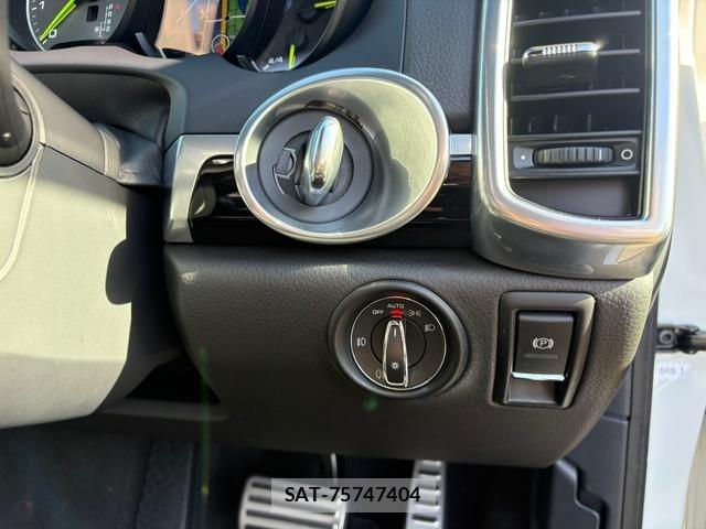 Porsche CAYENNE 2017-06 8352311-34