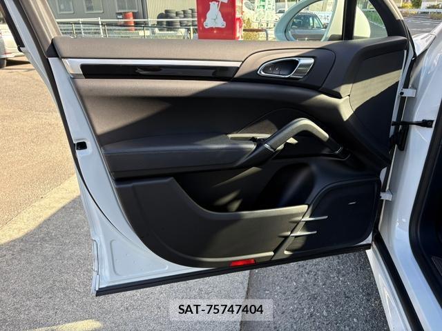Porsche CAYENNE 2017-06 8352311-40