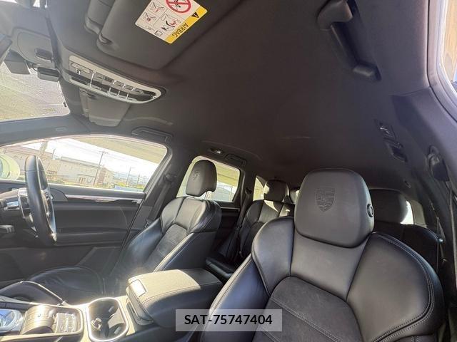 Porsche CAYENNE 2017-06 8352311-41