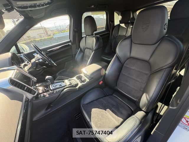 Porsche CAYENNE 2017-06 8352311-42