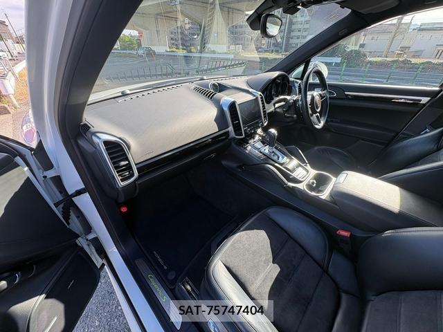 Porsche CAYENNE 2017-06 8352311-48