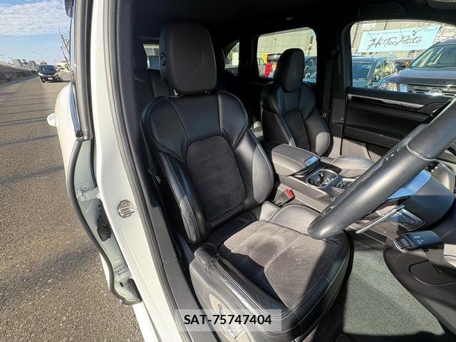Porsche CAYENNE 2017-06 8352311-49