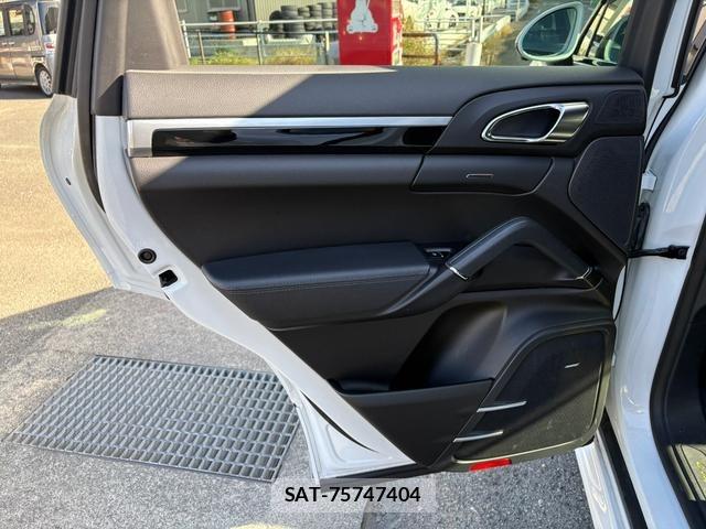 Porsche CAYENNE 2017-06 8352311-54