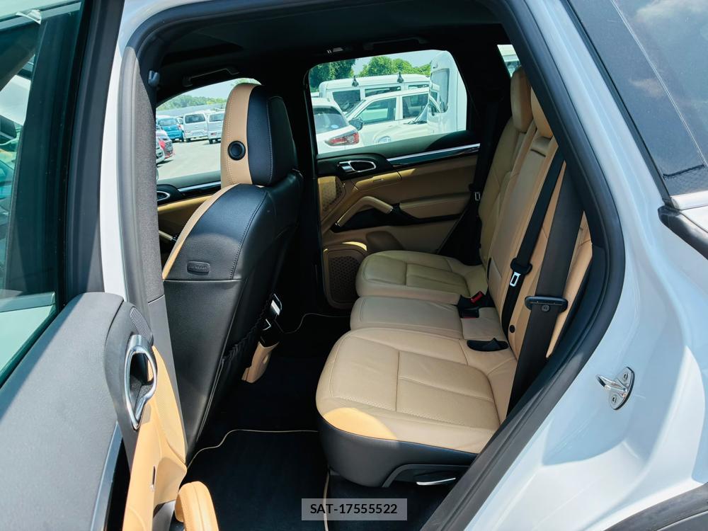 Porsche CAYENNE 2014-02 8343994-9