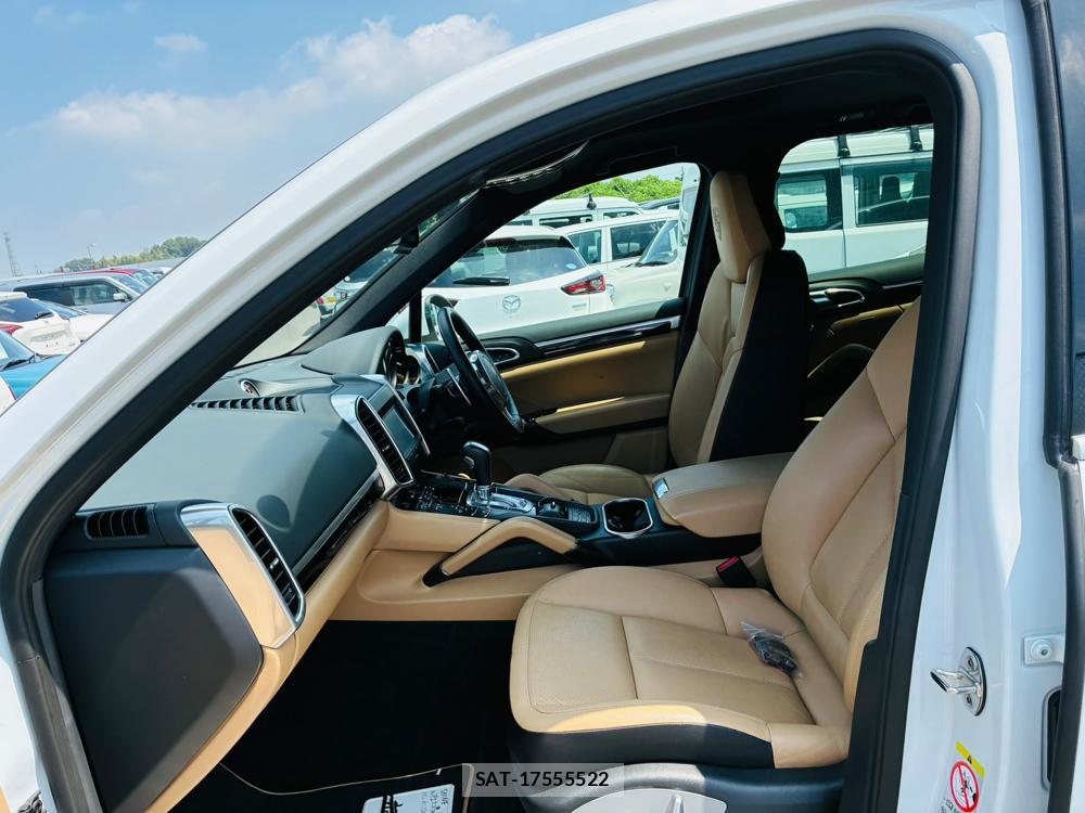 Porsche CAYENNE 2014-02 8343994-10