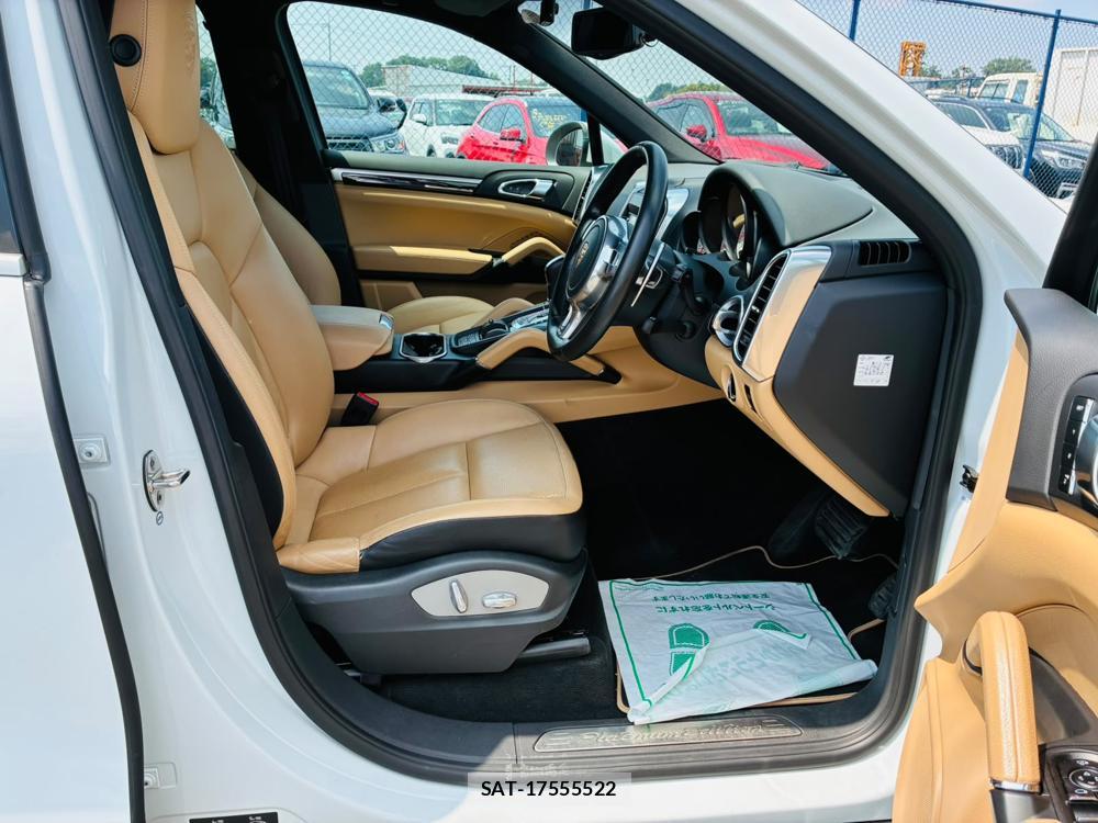 Porsche CAYENNE 2014-02 8343994-11