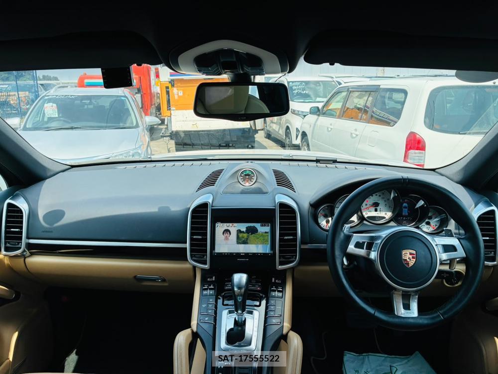 Porsche CAYENNE 2014-02 8343994-12