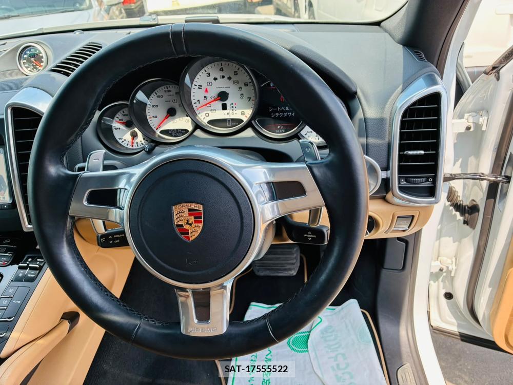 Porsche CAYENNE 2014-02 8343994-14