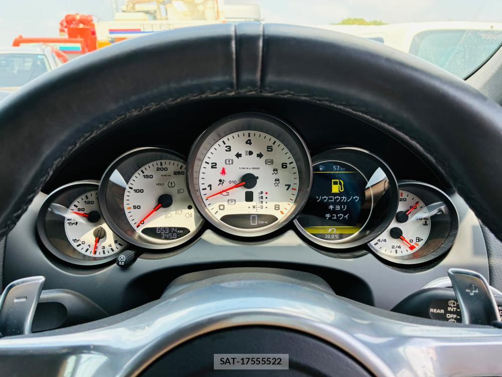 Porsche CAYENNE 2014-02 8343994-15