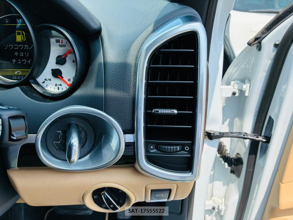 Porsche CAYENNE 2014-02 8343994-16