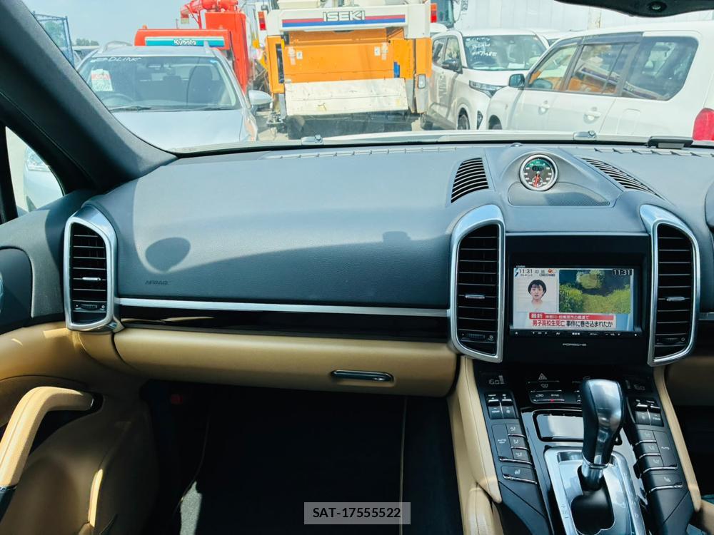 Porsche CAYENNE 2014-02 8343994-17