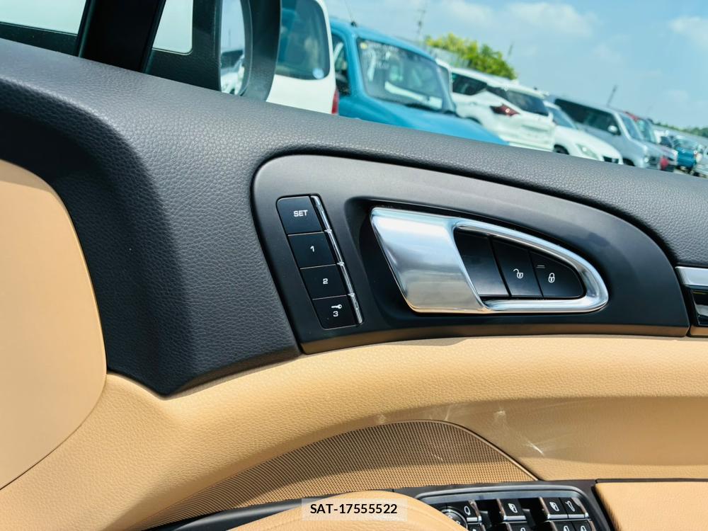 Porsche CAYENNE 2014-02 8343994-21