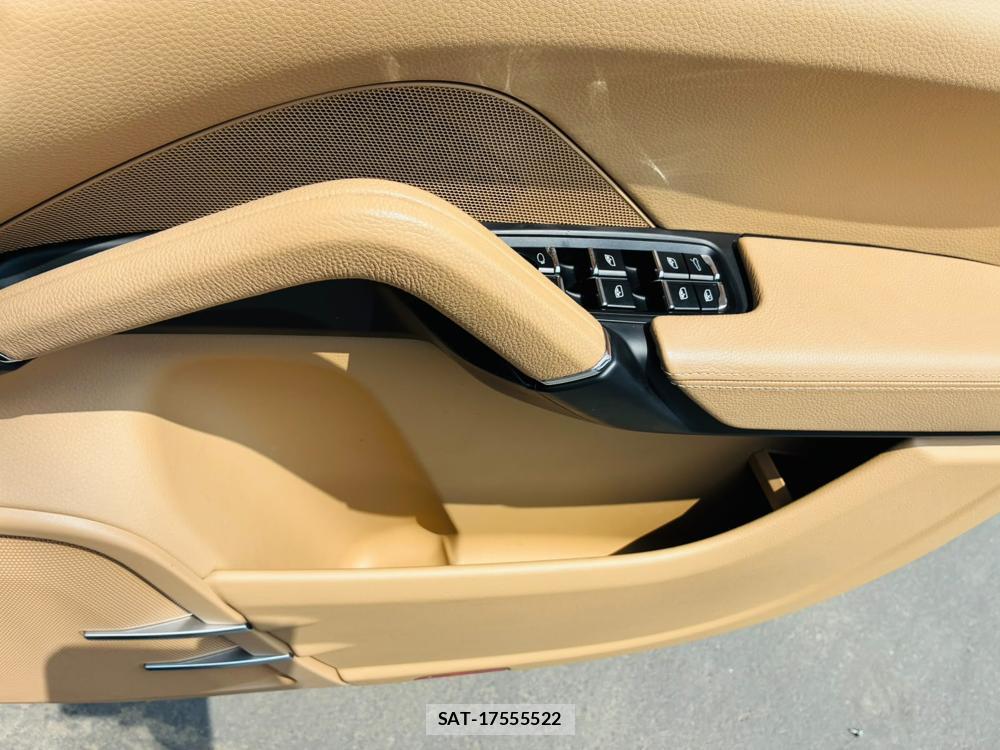 Porsche CAYENNE 2014-02 8343994-22